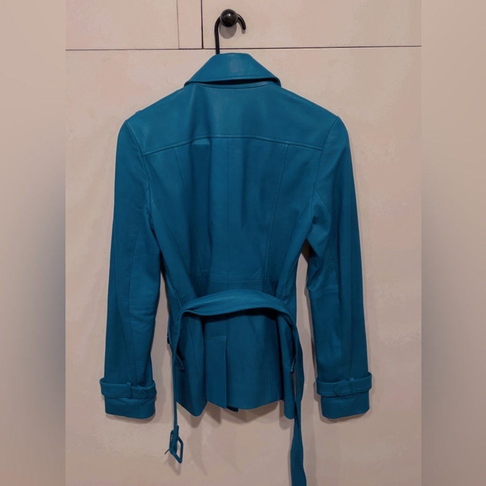 Classiques Entier Blue Leather Belted Coat Jacket |
100% Leather | Tailored Fit - Picture 4 of 6